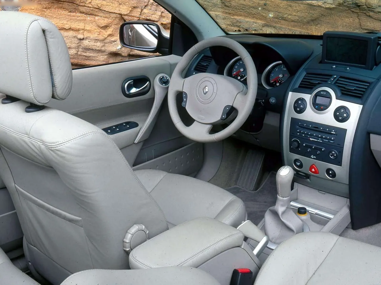 Renault Megane II CoupeCabriolet 1.6 Privilege Version (2003) – interiér