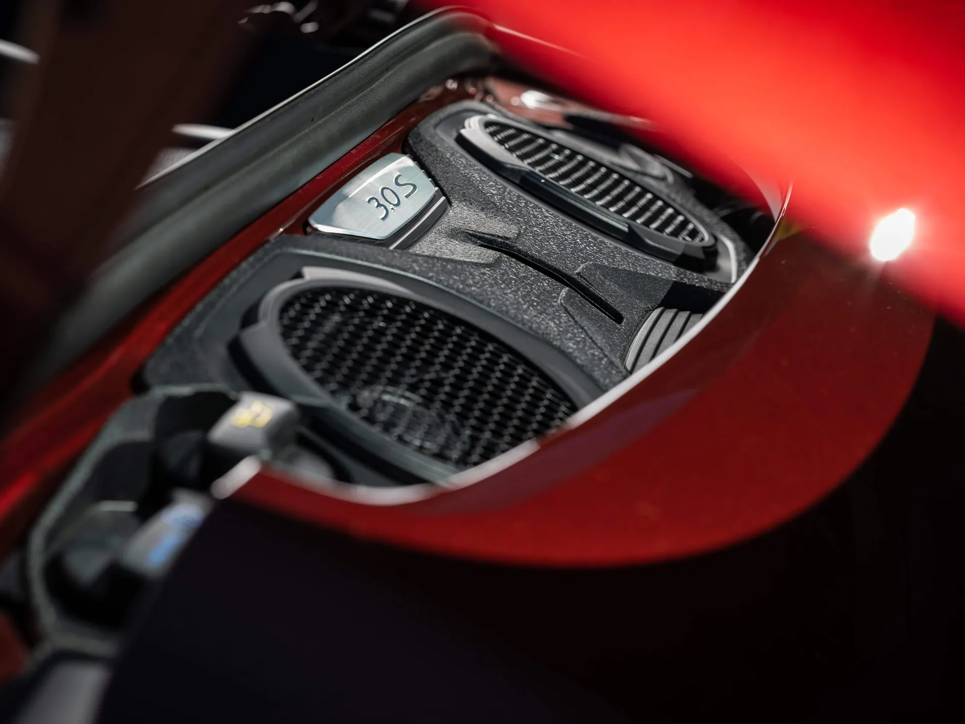 Porsche 911 Targa 4S Heritage Design Edition (2021) – motorový prostor