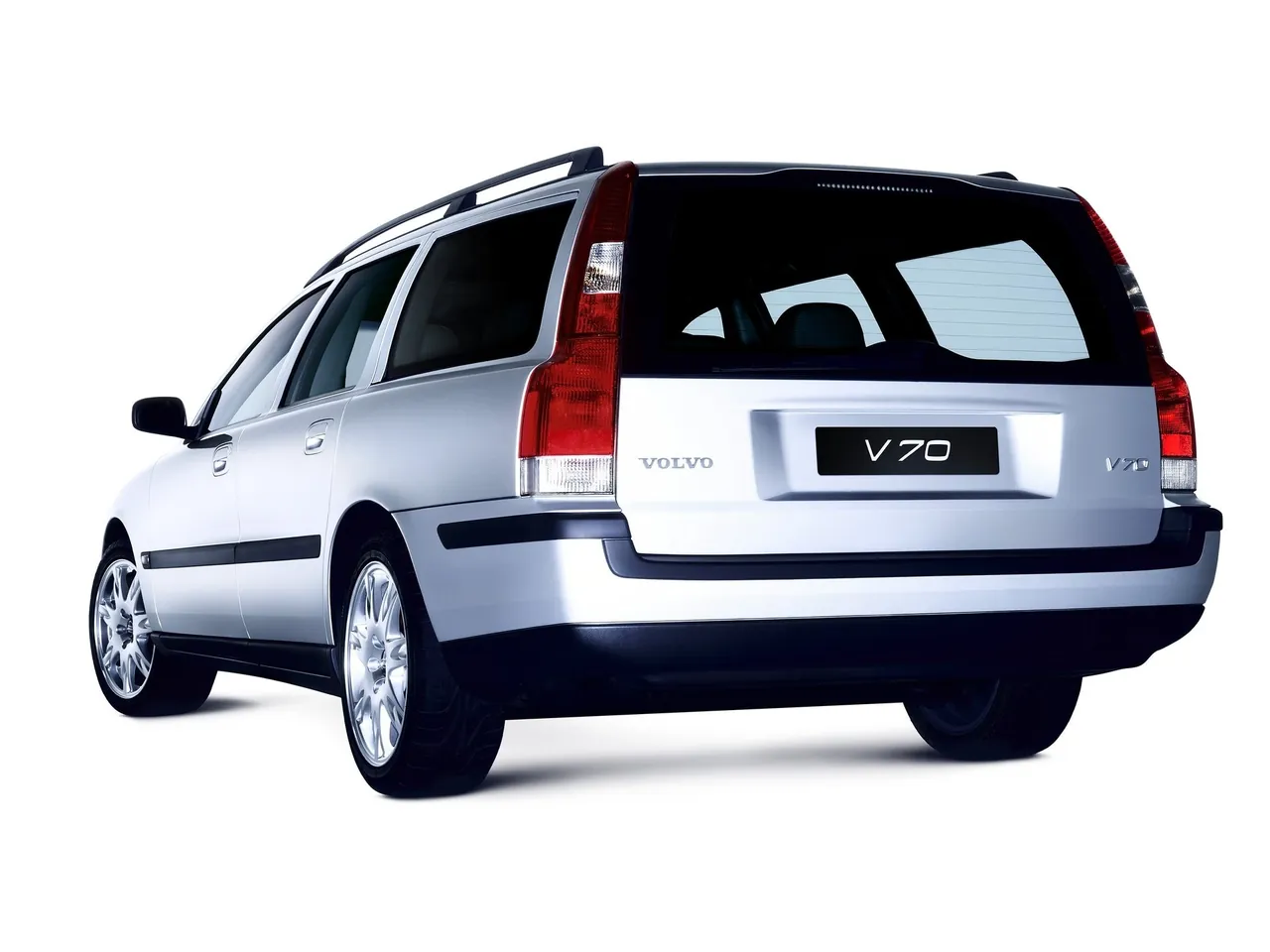 Volvo V70 (2004) – zadní tříčtvrteční pohled