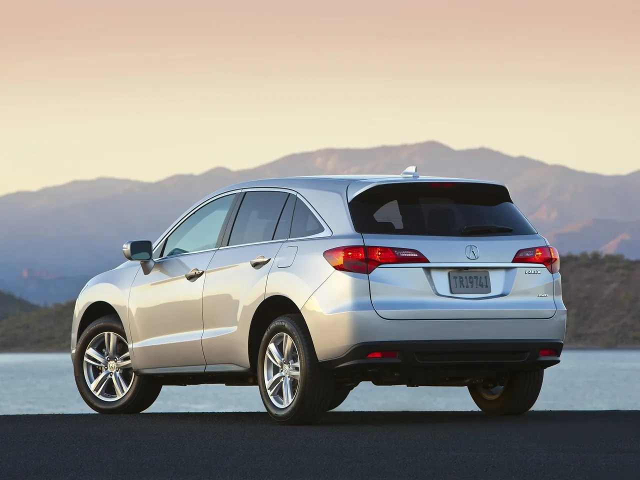 Acura RDX (2013) – zadní tříčtvrteční pohled