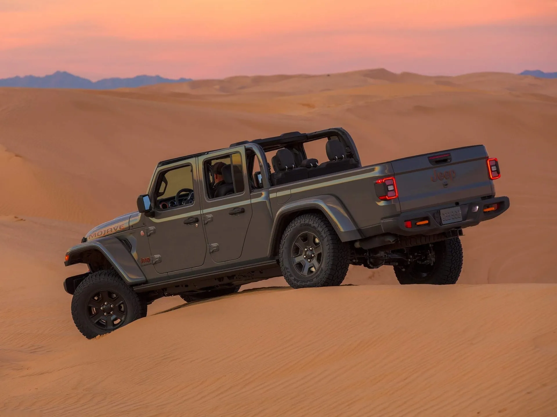 Jeep Gladiator Mojave (2020) – zadní tříčtvrteční pohled