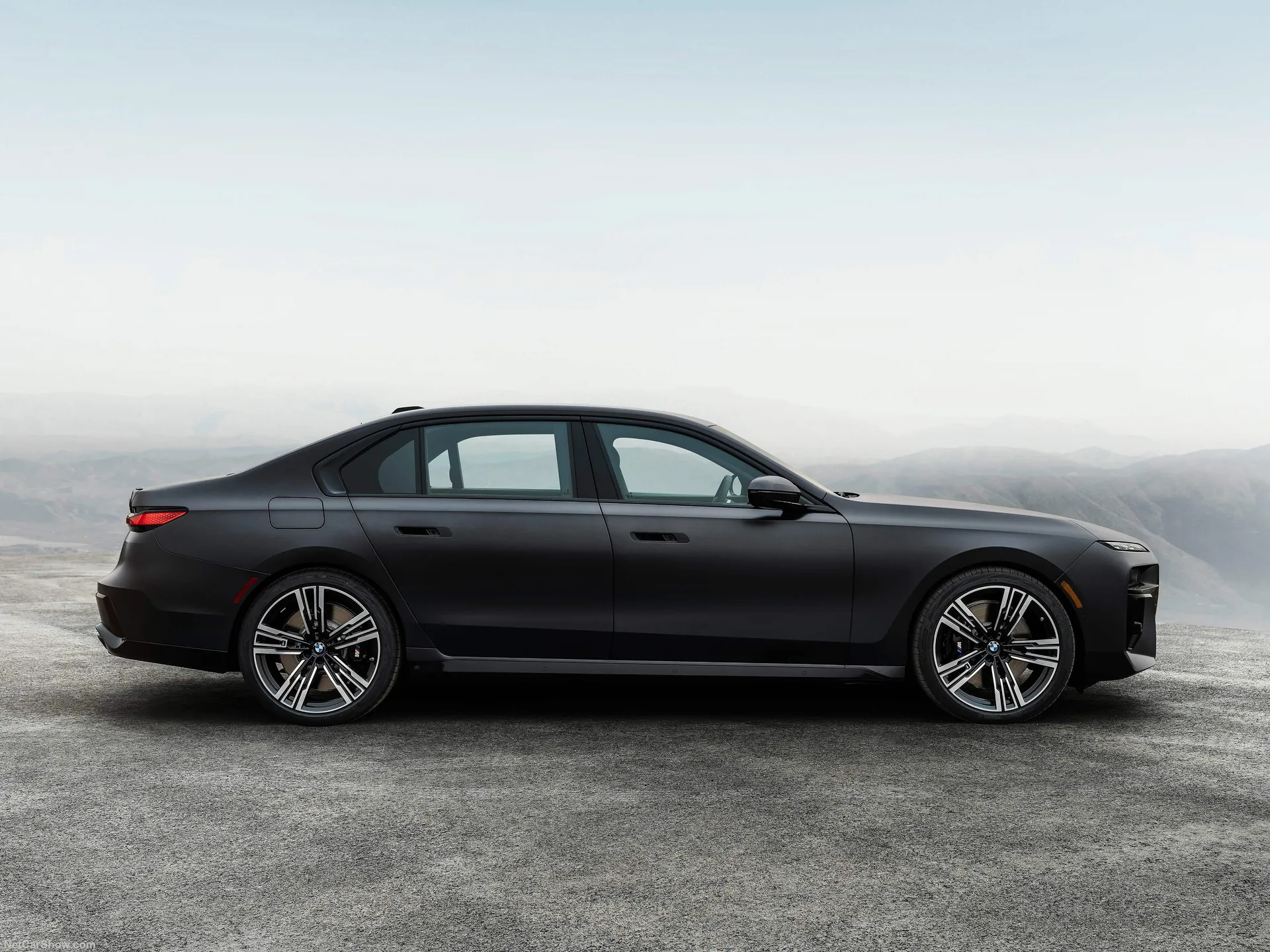 BMW 7-Series (2023) – boční profil