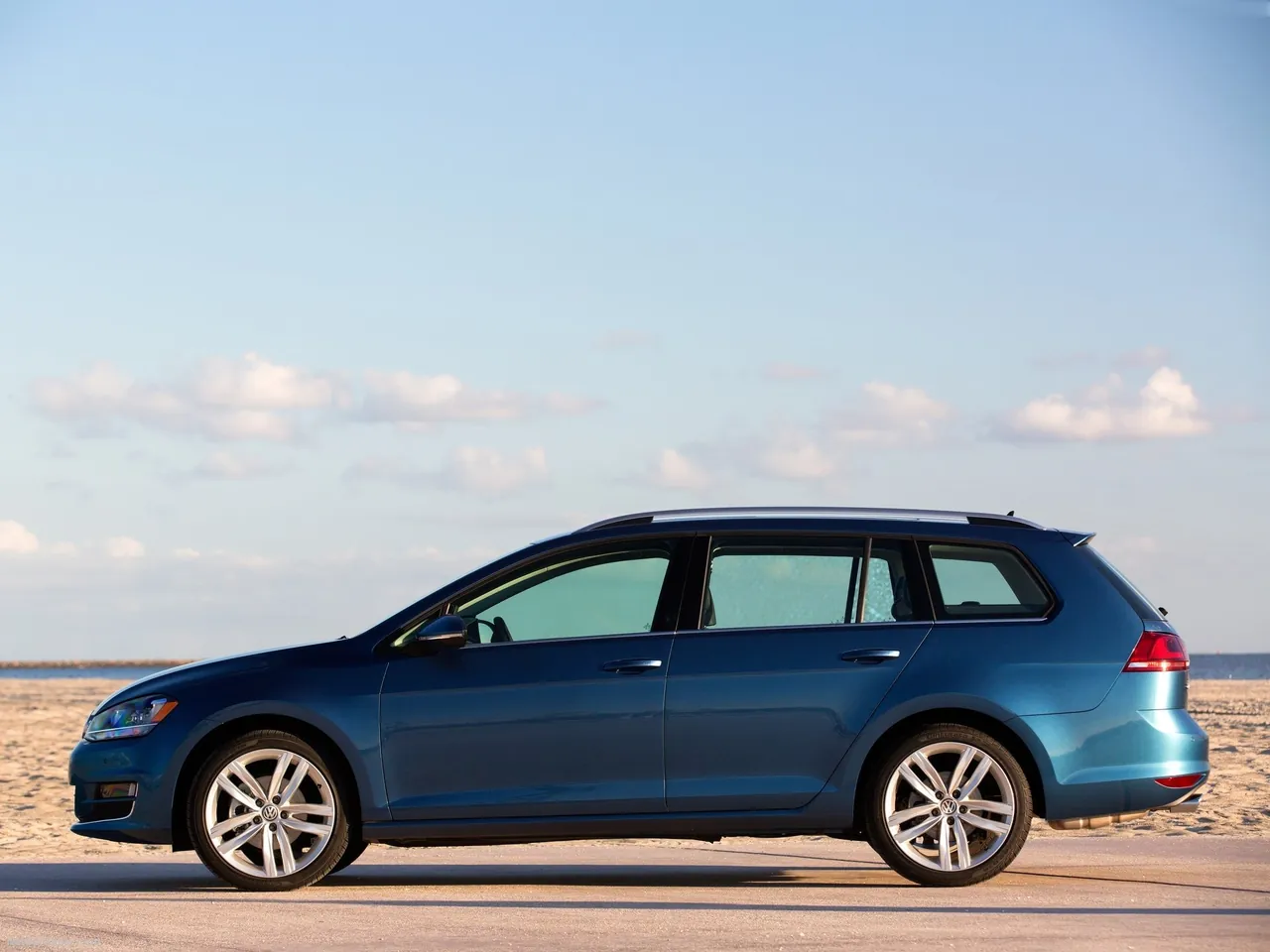 Volkswagen Golf SportWagen (2015) - Side Profile