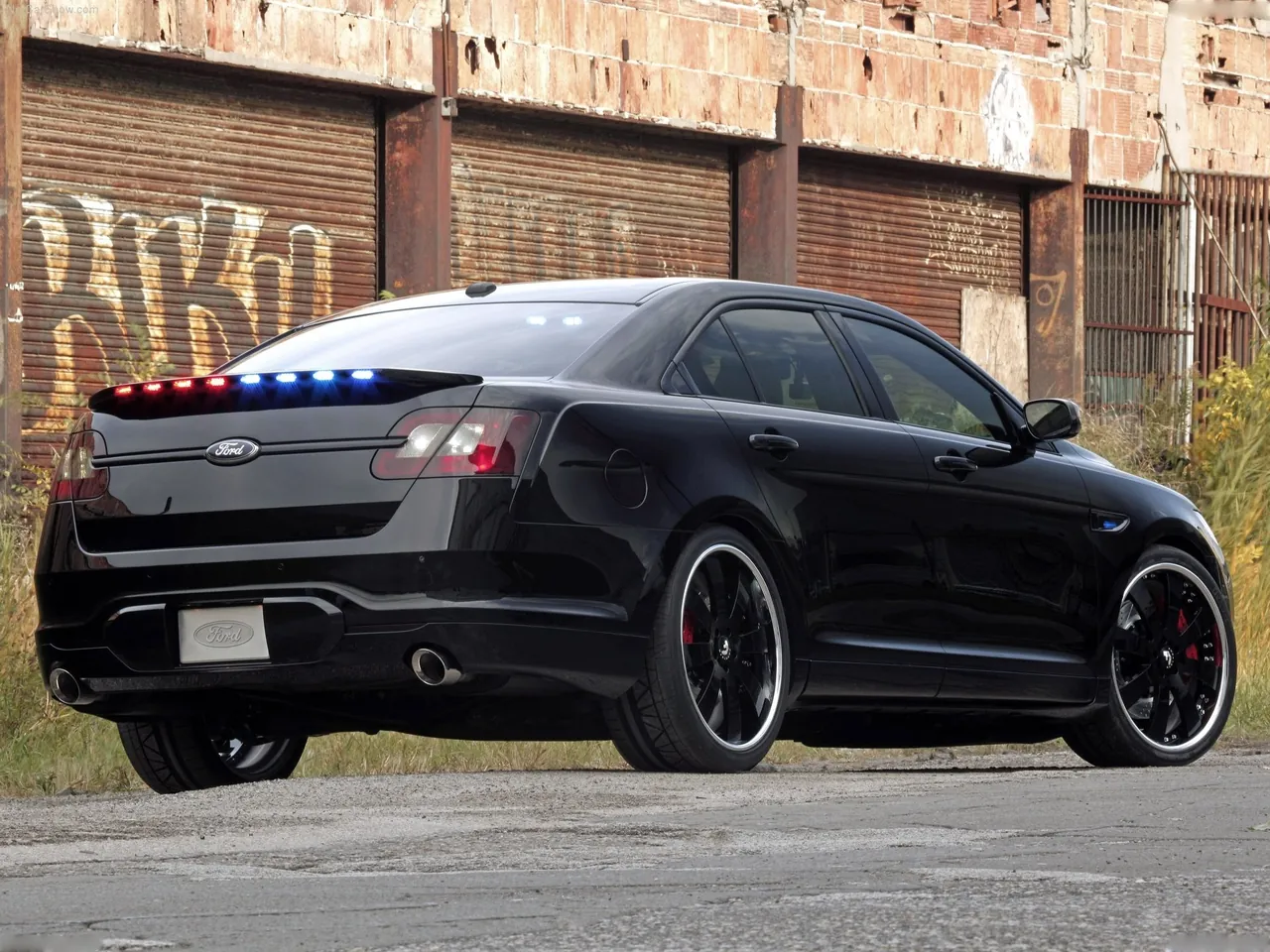 Ford Stealth Police Interceptor Concept (2010) – zadní tříčtvrteční pohled