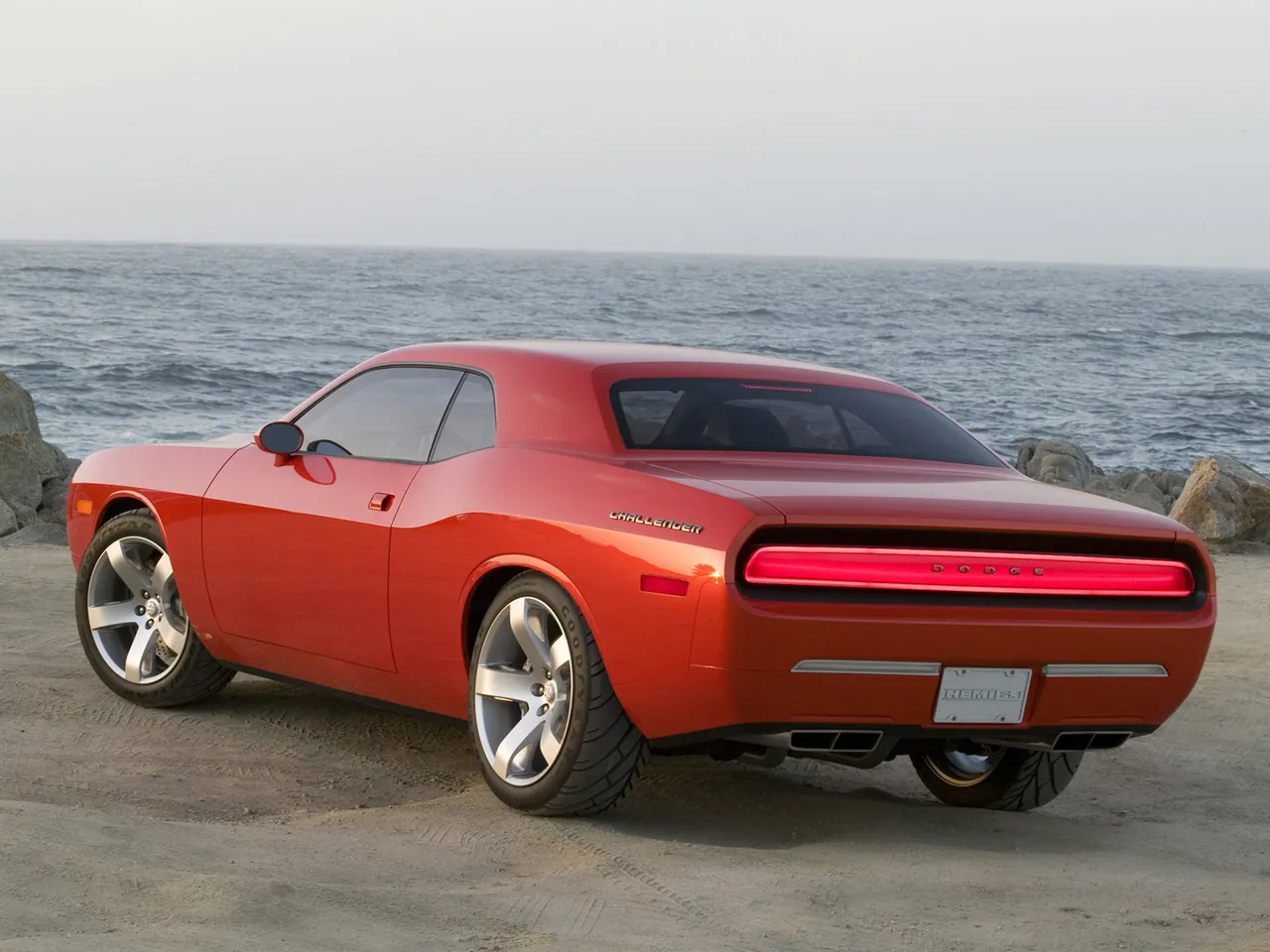 Dodge Challenger Concept (2006) – zadní tříčtvrteční pohled