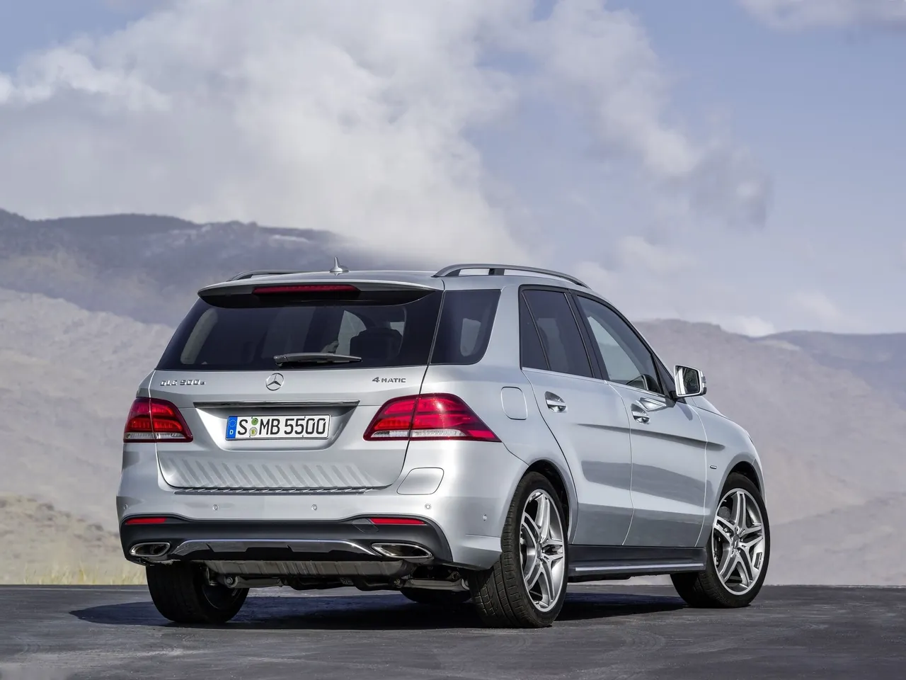Mercedes-Benz GLE (2016) – zadní tříčtvrteční pohled