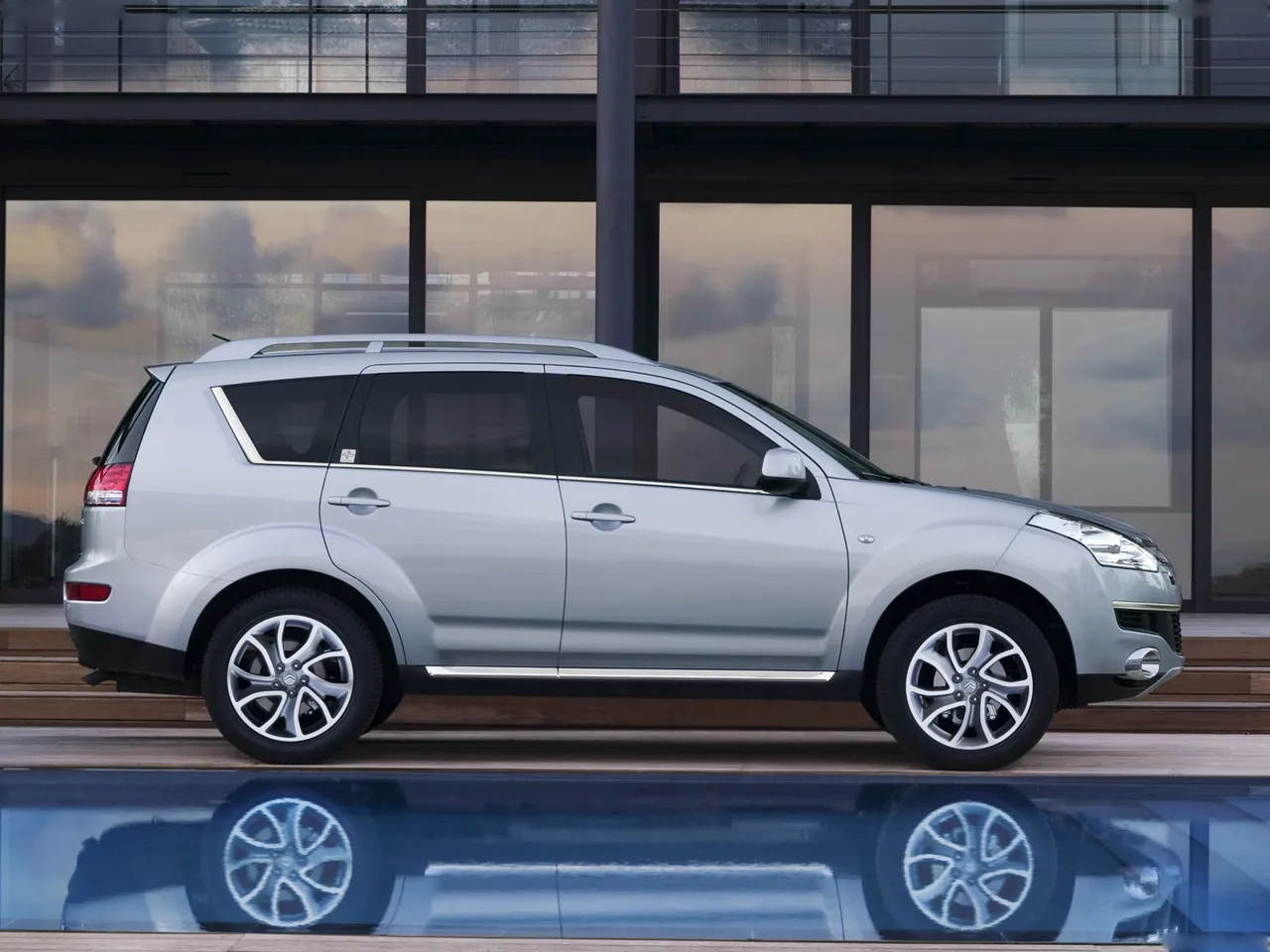 Citroen C-Crosser (2007) – boční profil