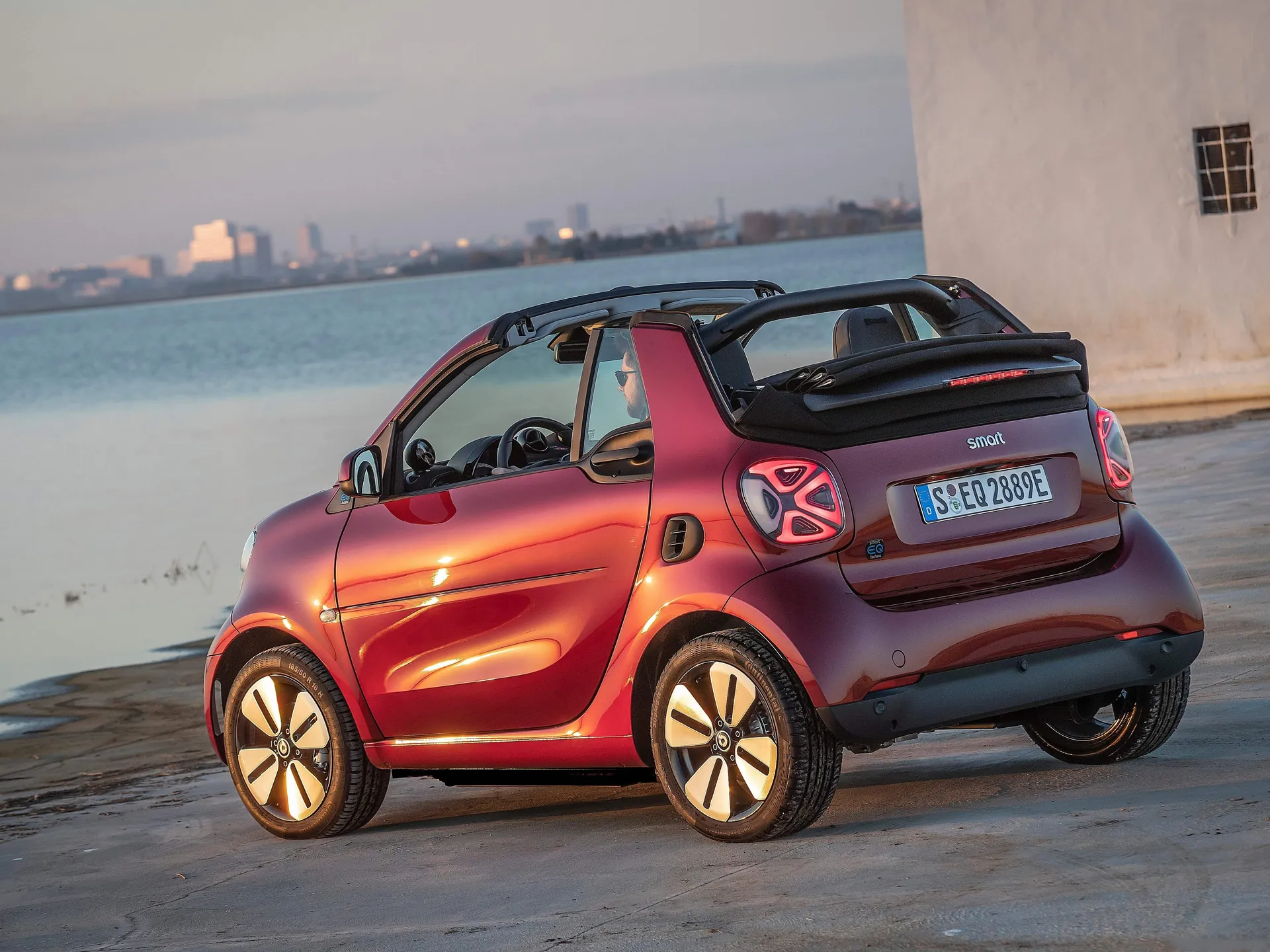 Smart EQ fortwo cabrio (2020) – zadní tříčtvrteční pohled