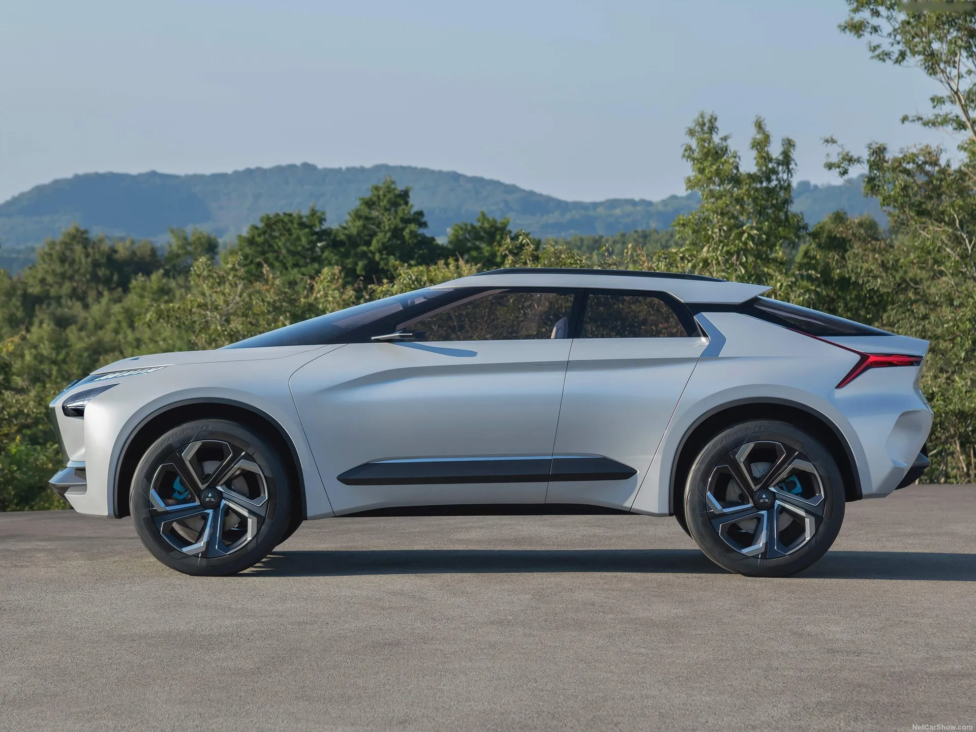 Mitsubishi e-Evolution Concept (2017) – boční profil