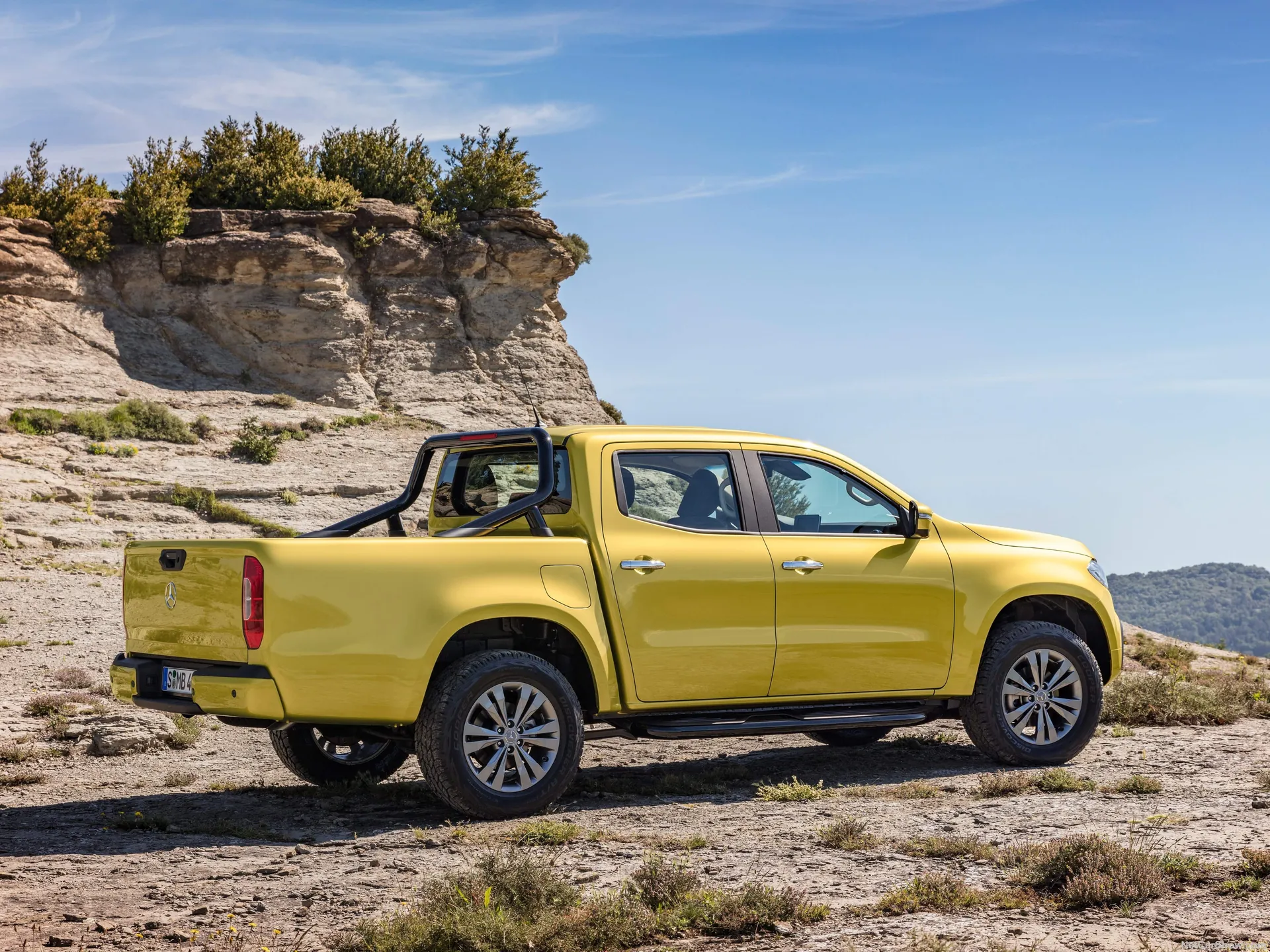 Mercedes-Benz X-Class (2018) – zadní tříčtvrteční pohled