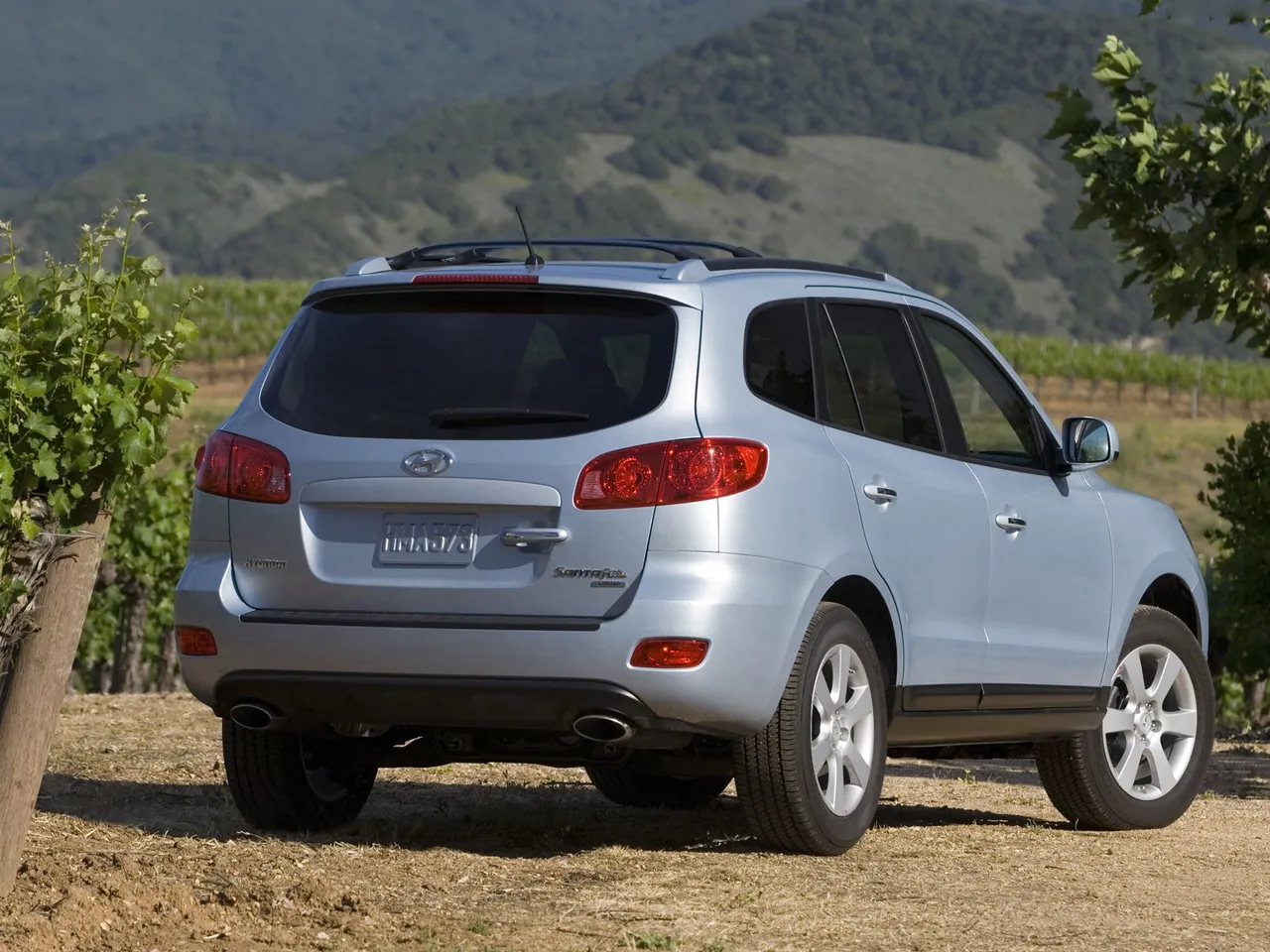 Hyundai Santa Fe (2007) – zadní tříčtvrteční pohled