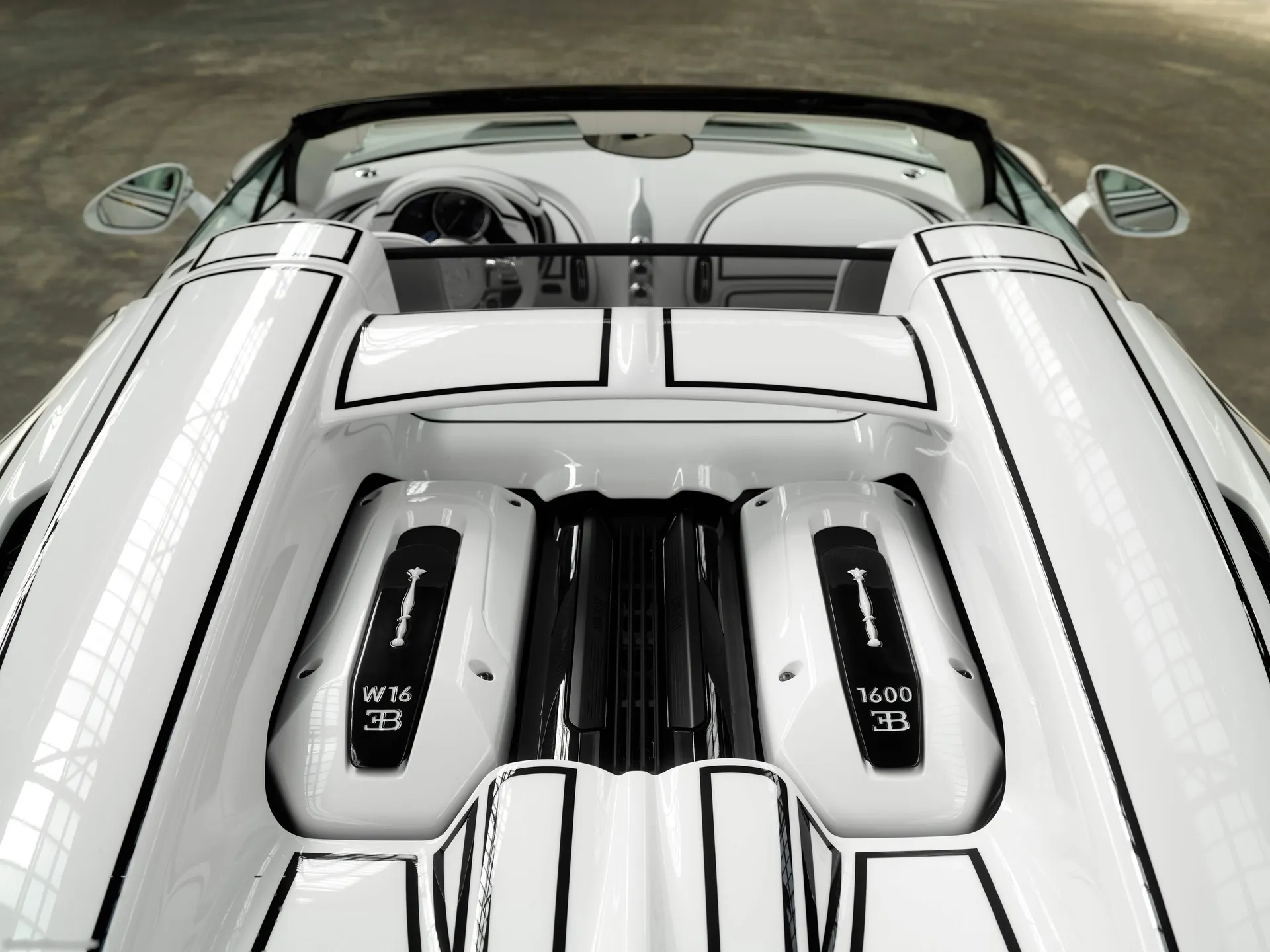 Bugatti W16 Mistral Blanc Eternel (2026) – motorový prostor