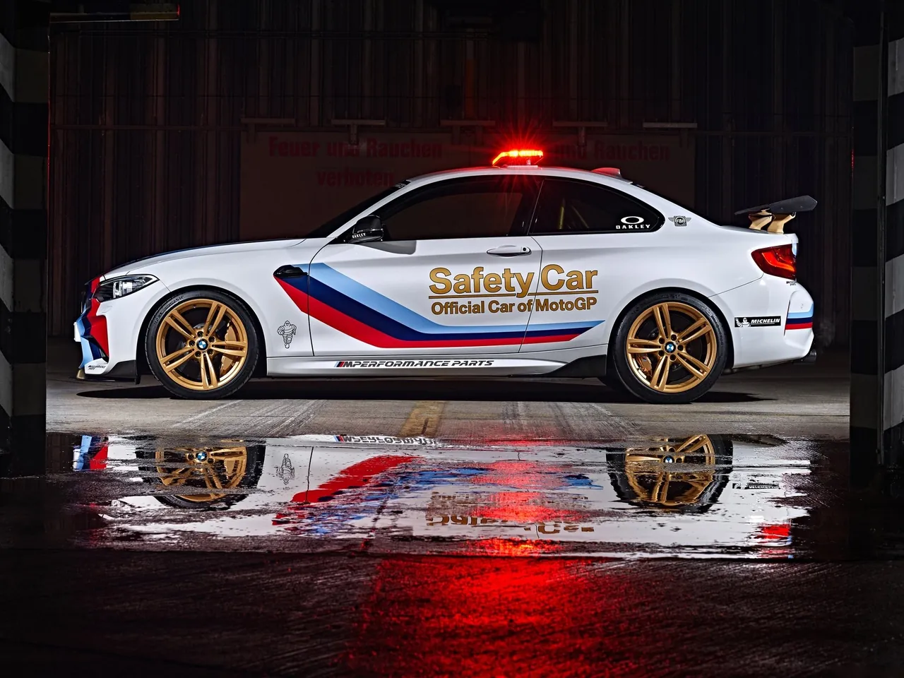BMW M2 MotoGP Safety Car (2016) – boční profil