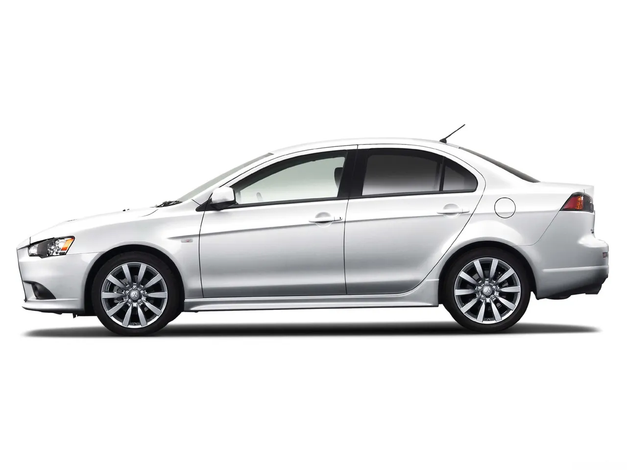 Mitsubishi Galant Fortis Ralliart (2009) – boční profil