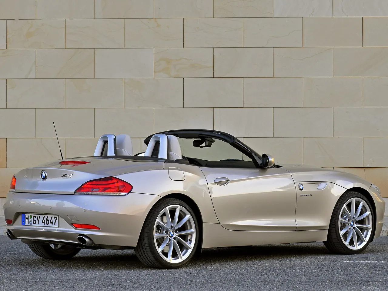BMW Z4 (2010) – zadní tříčtvrteční pohled