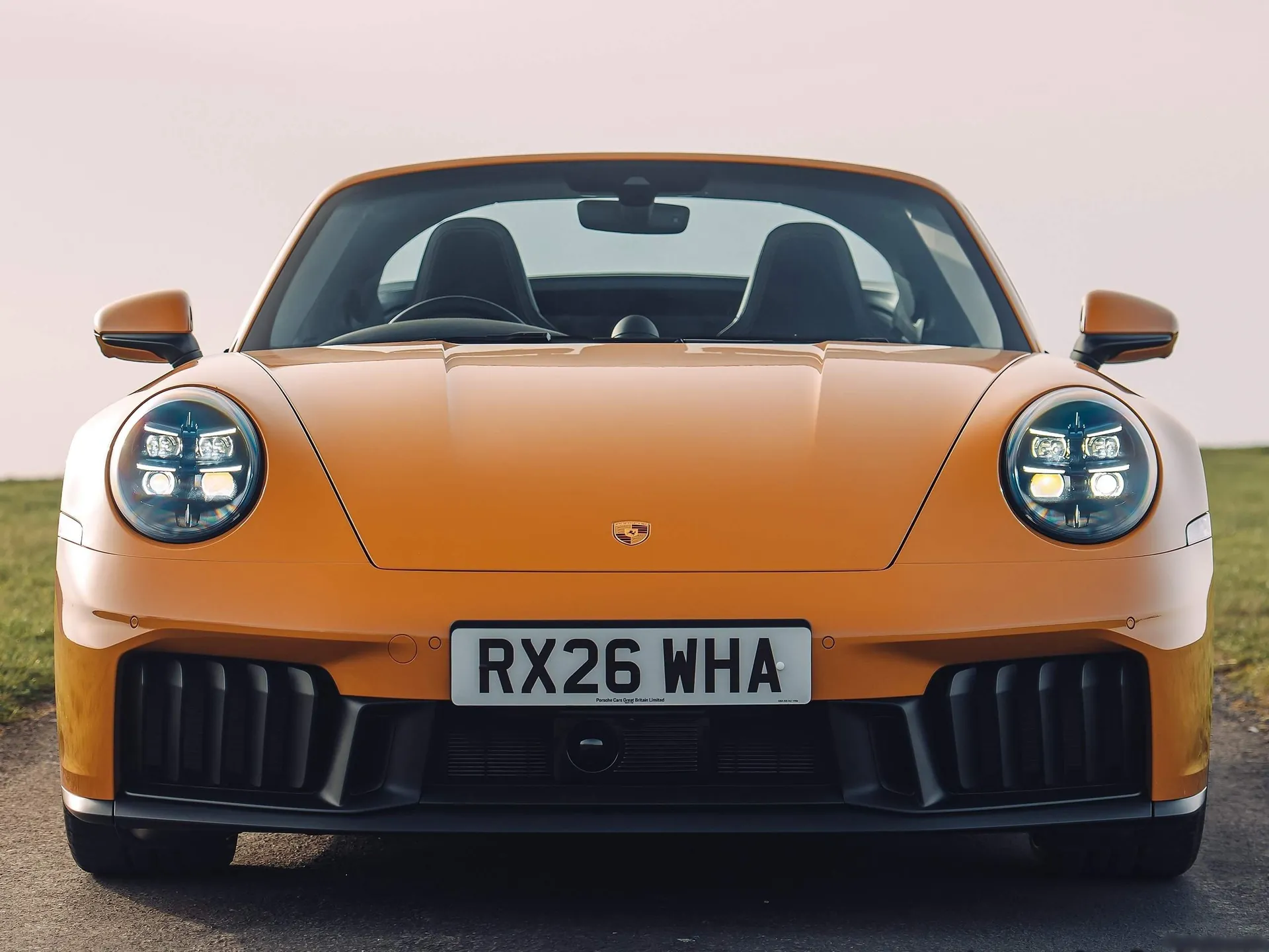 Porsche 911 Targa 4 GTS [UK] (2025) – zepředu