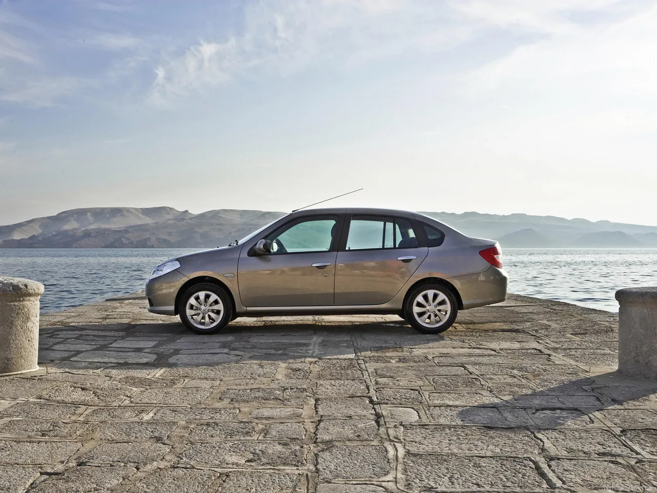 Renault Symbol (2009) – boční profil