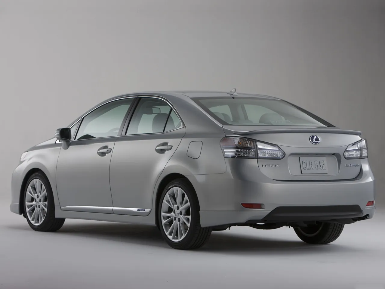 Lexus HS 250h (2010) – zadní tříčtvrteční pohled