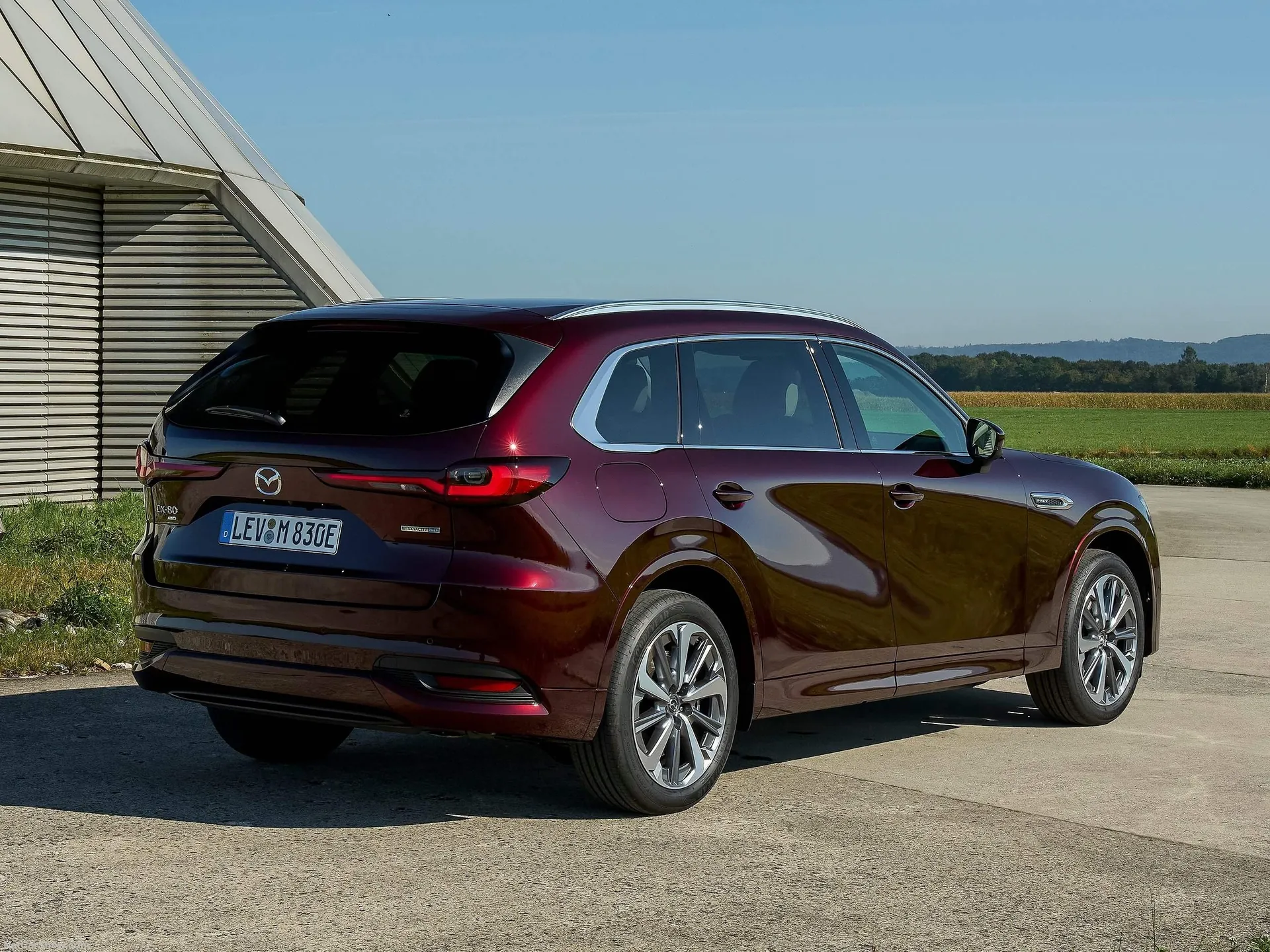 Mazda CX-80 (2025) – zadní tříčtvrteční pohled