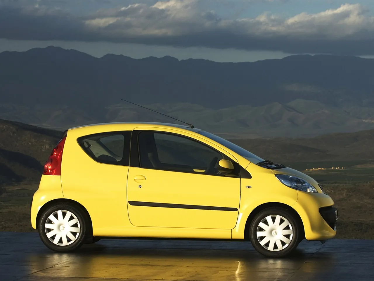 Peugeot 107 (2005) – boční profil