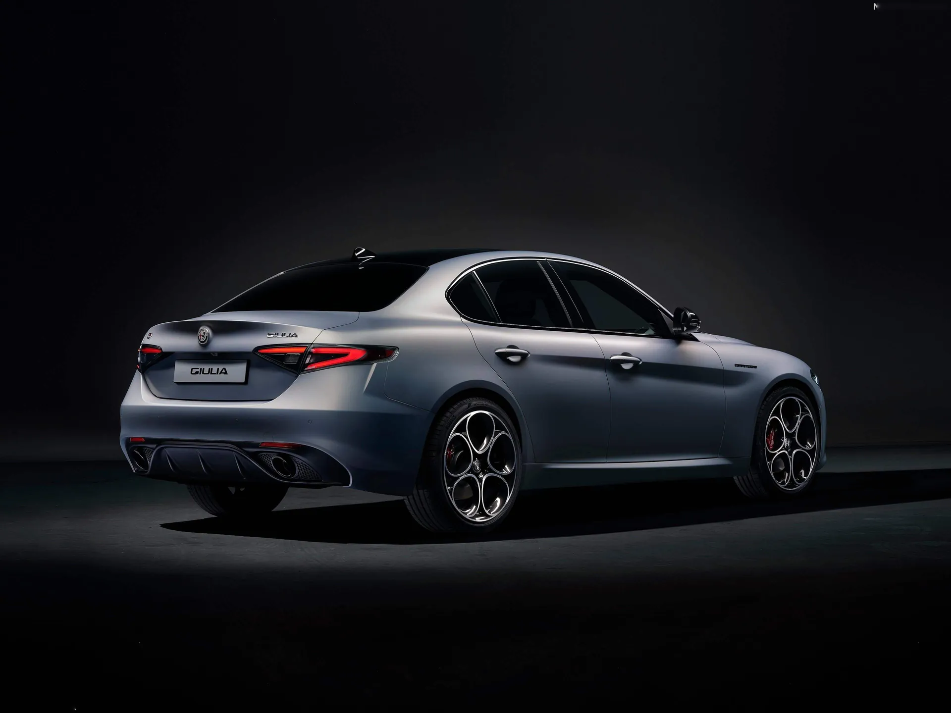 Alfa Romeo Giulia (2023) – zadní tříčtvrteční pohled