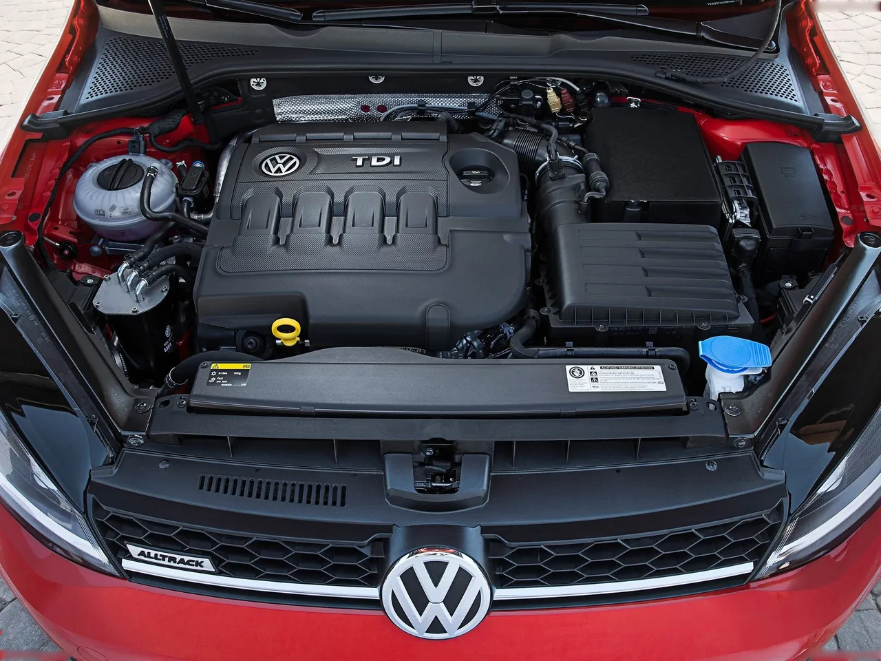 Volkswagen Golf Alltrack (2015) - Engine Bay