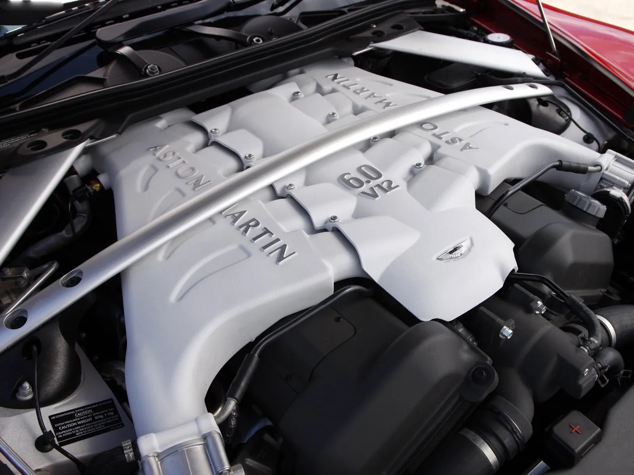 Aston Martin DBS Volante (2010) - Engine