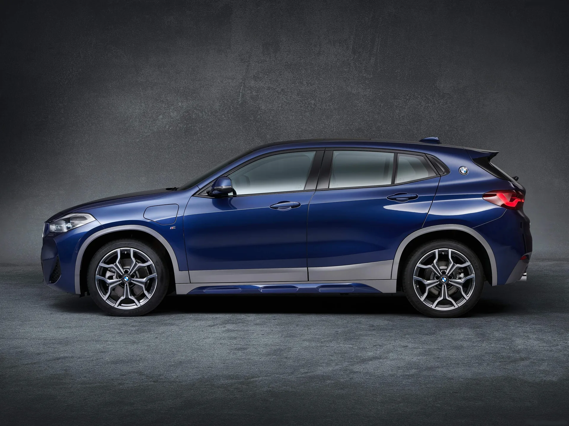 BMW X2 xDrive25e (2020) - Side Profile