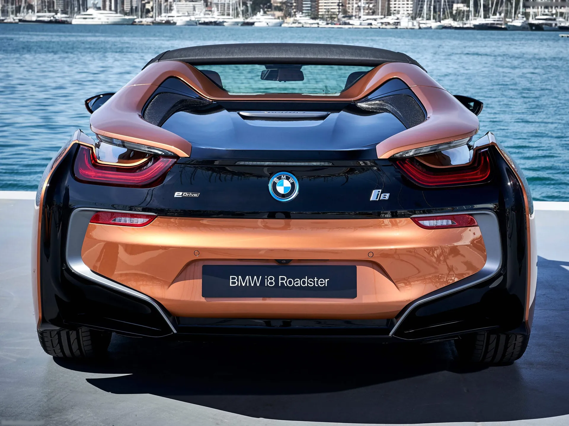 BMW i8 Roadster (2019) - Rear