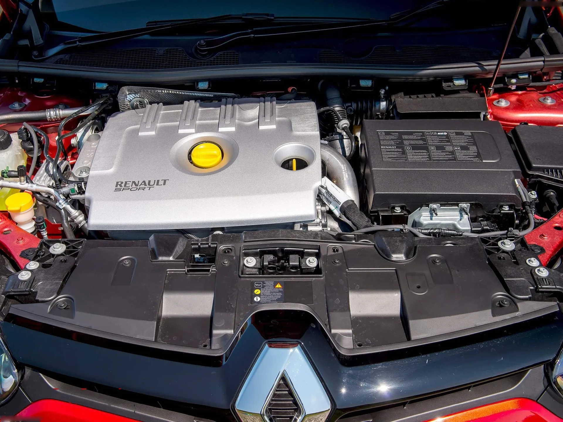 Renault Megane RS 275 Cup-S (2015) – motorový prostor