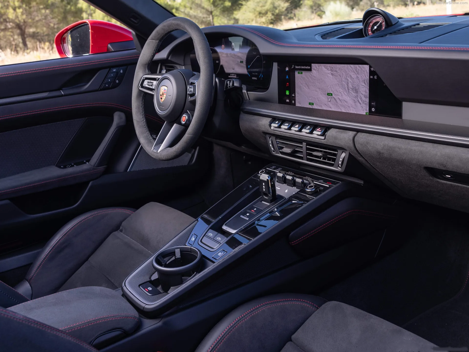 Porsche 911 Targa 4 GTS (2025) – interiér