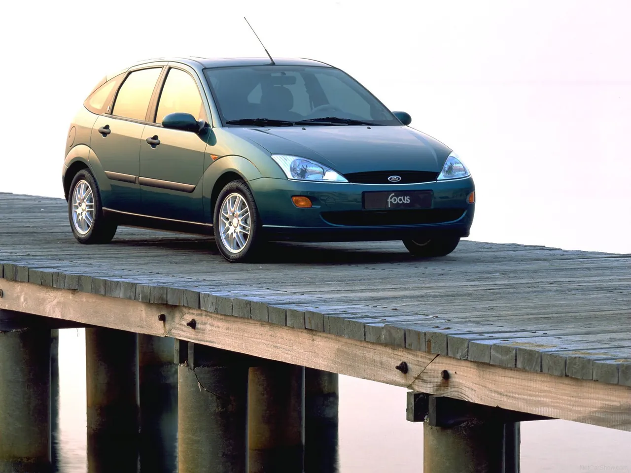 Ford Focus 5-door (1998)