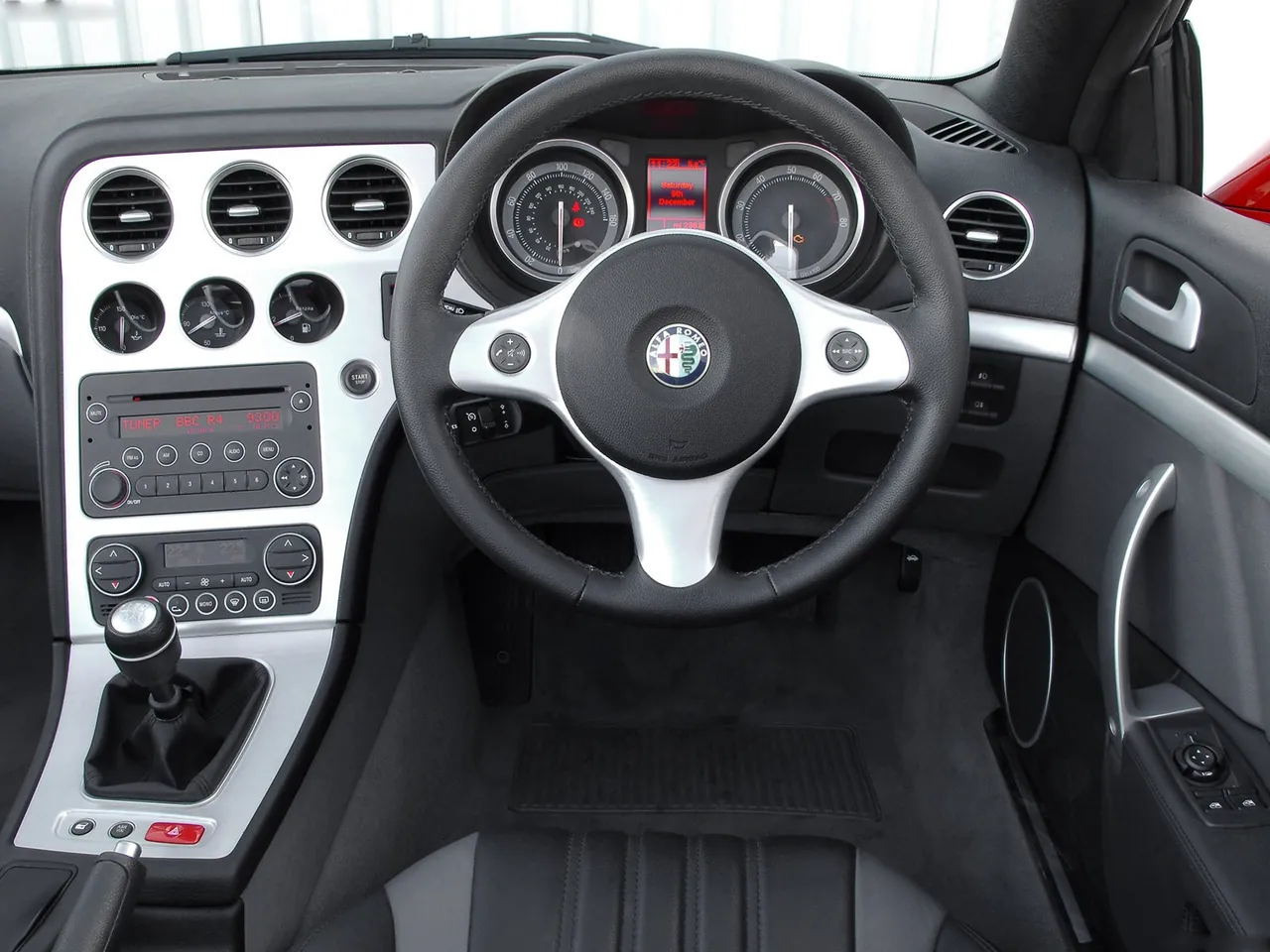 Alfa Romeo Spider [UK] (2006) - Interior