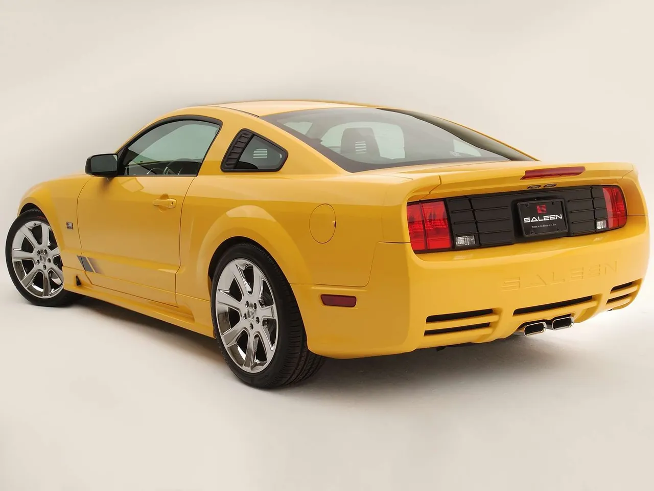 Saleen Ford Mustang S281 3 Valve (2005) – zadní tříčtvrteční pohled