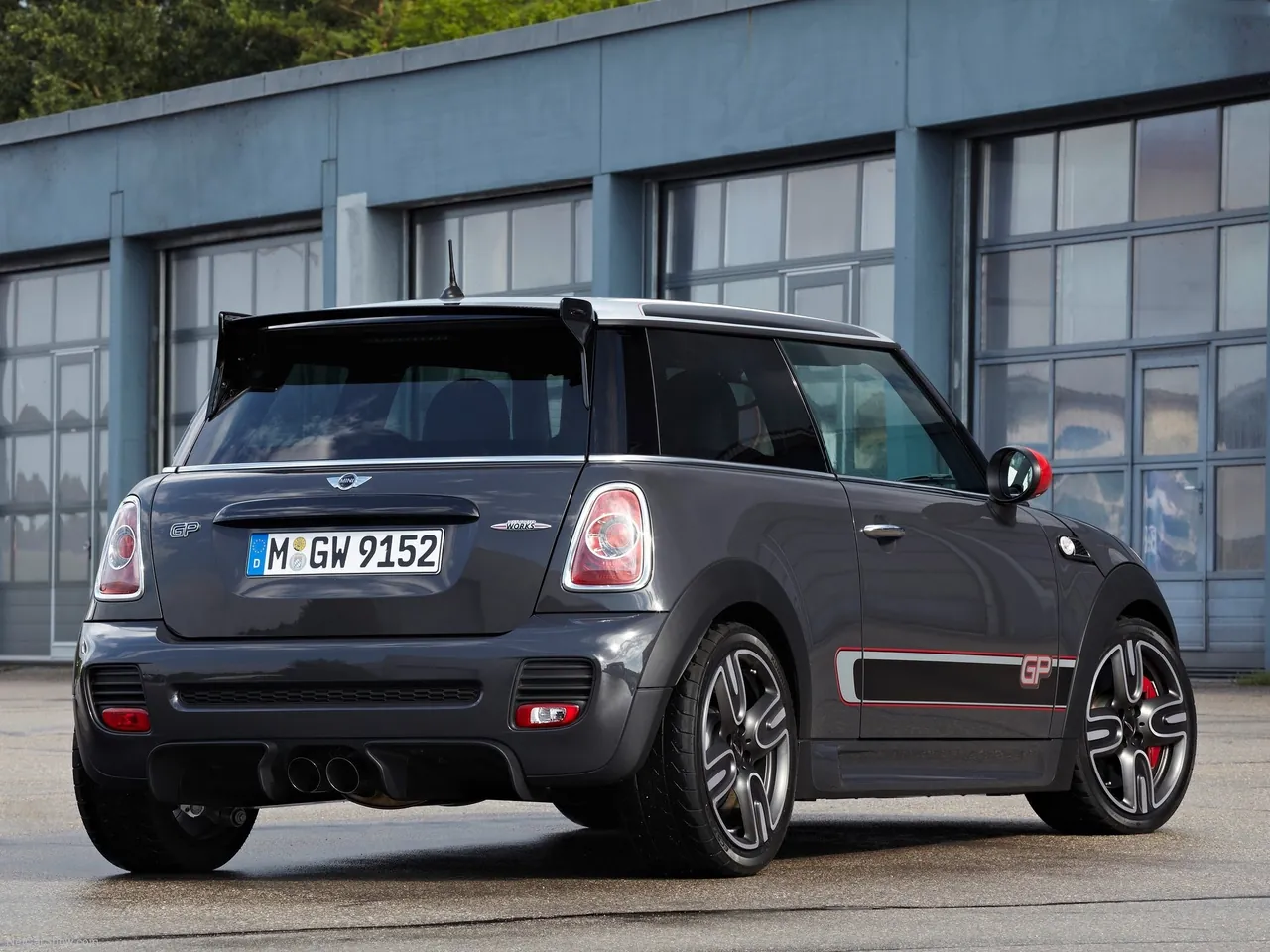 Mini John Cooper Works GP (2013) – zadní tříčtvrteční pohled
