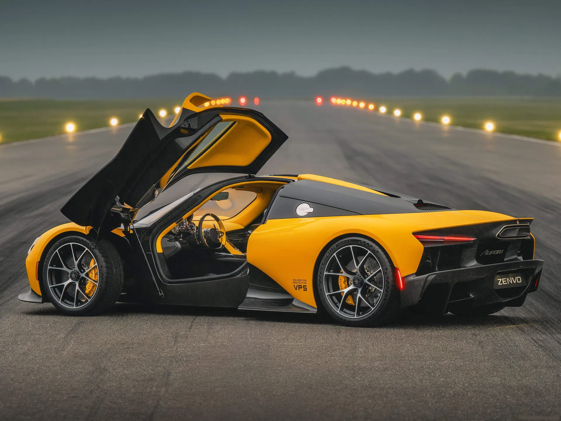 Zenvo Aurora Tur (2028) – zadní tříčtvrteční pohled