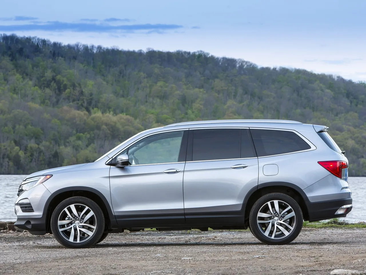 Honda Pilot (2016) – boční profil