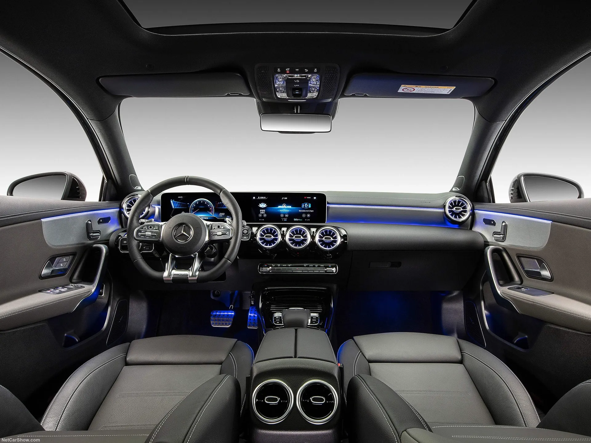 Mercedes-Benz A35 L AMG 4Matic Sedan (2020) - Interior
