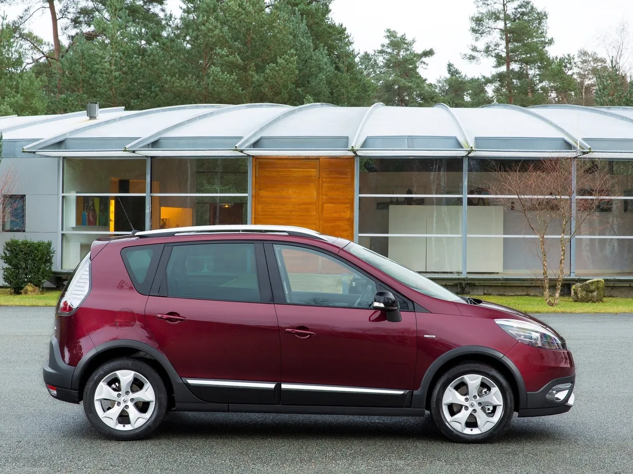 Renault Scenic XMOD (2013) – boční profil