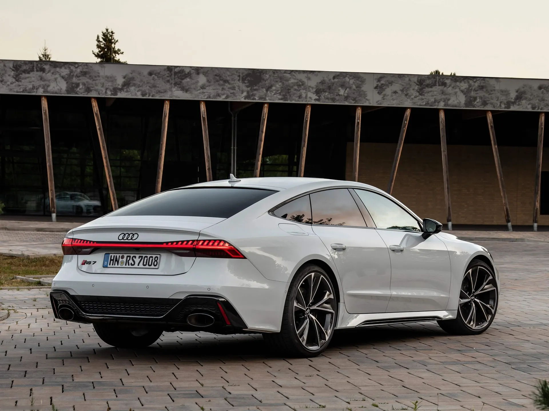 Audi RS7 Sportback (2020) – zadní tříčtvrteční pohled