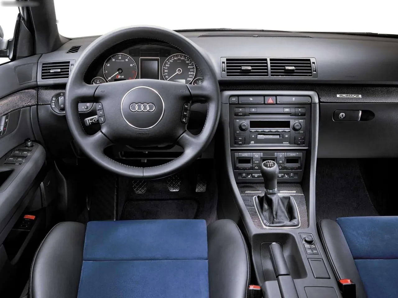 Audi S4 (2002) – interiér