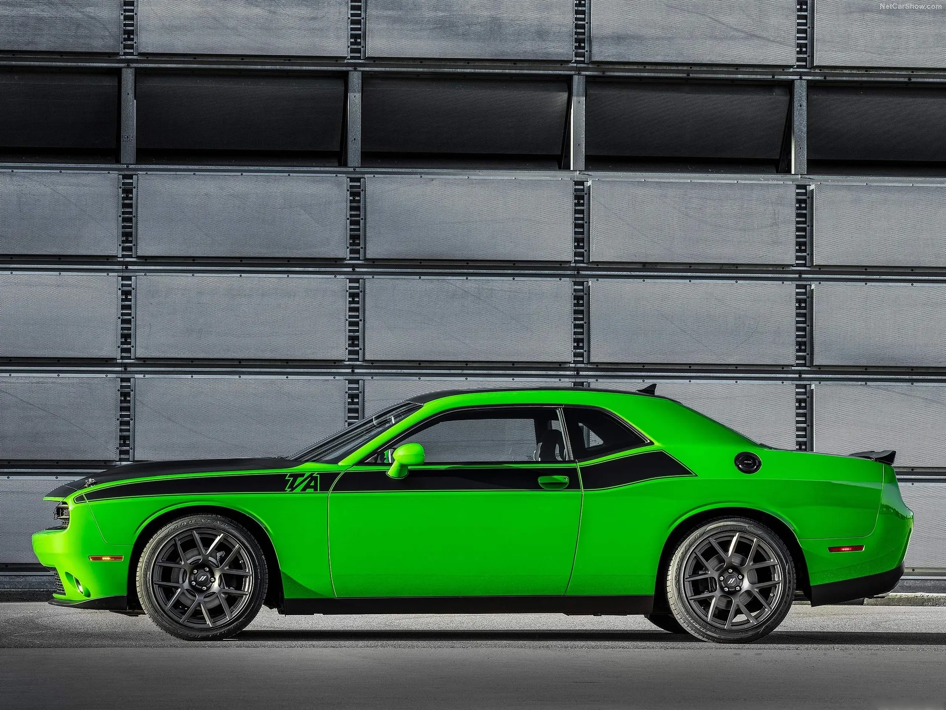 Dodge Challenger TA (2017) – boční profil