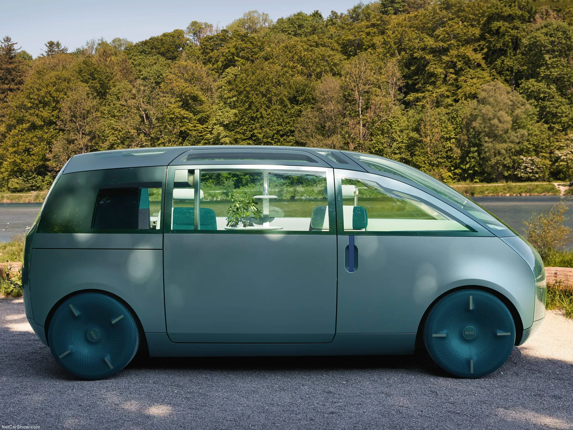 Mini Vision Urbanaut Concept (2021) – boční profil
