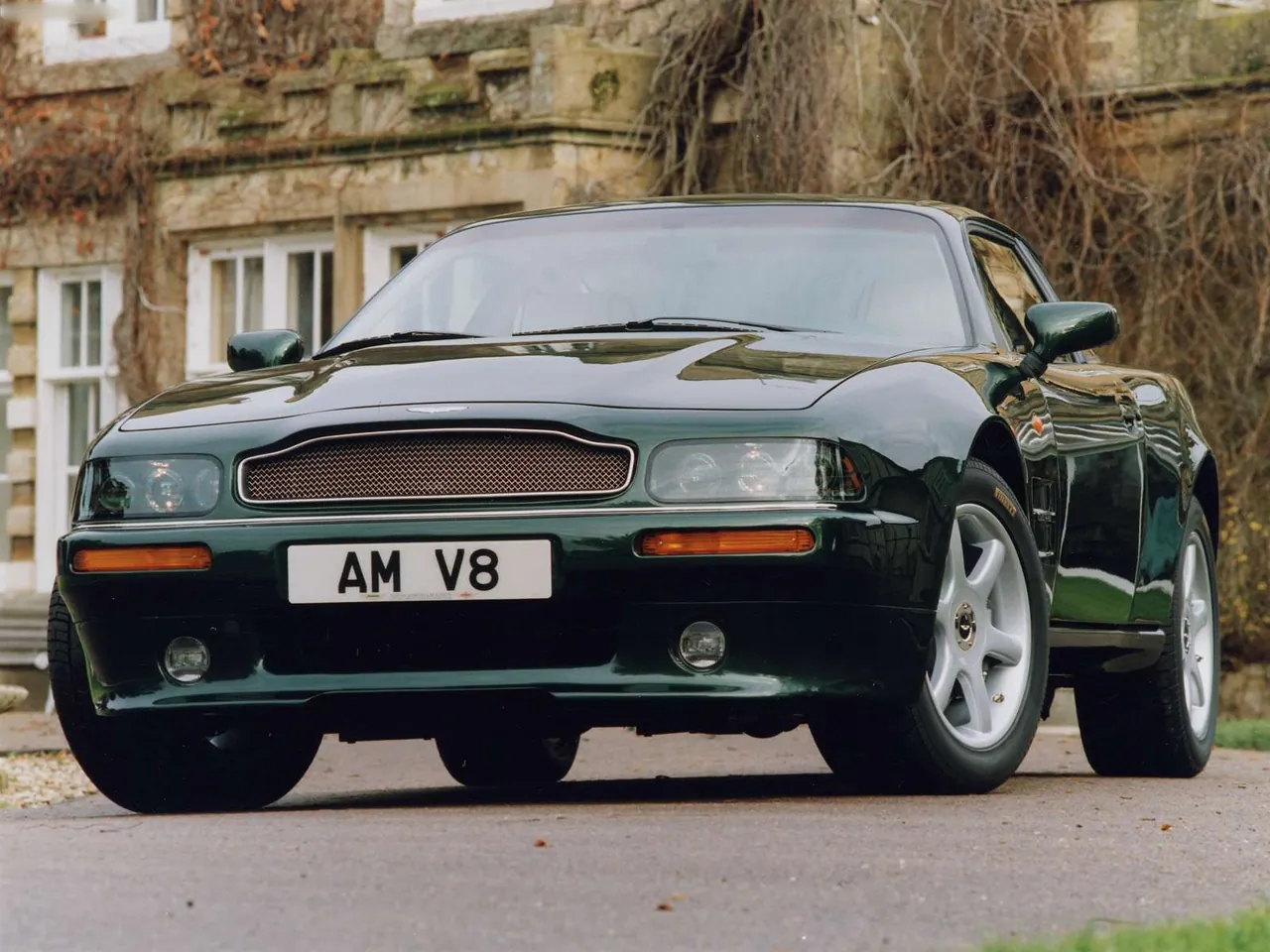 Aston Martin V8 Coupe (1996)