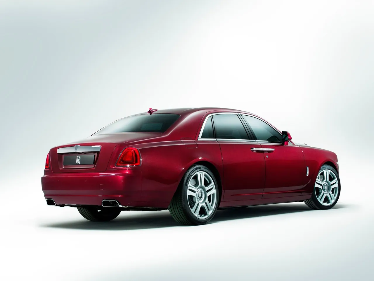 Rolls-Royce Ghost Series II (2015) – zadní tříčtvrteční pohled