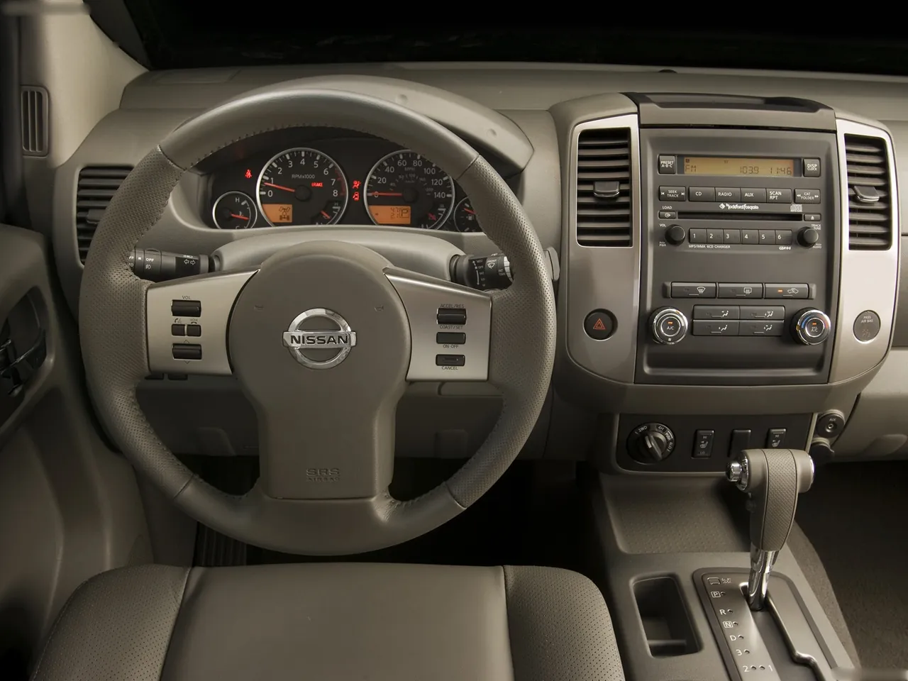 Nissan Frontier (2009) – interiér