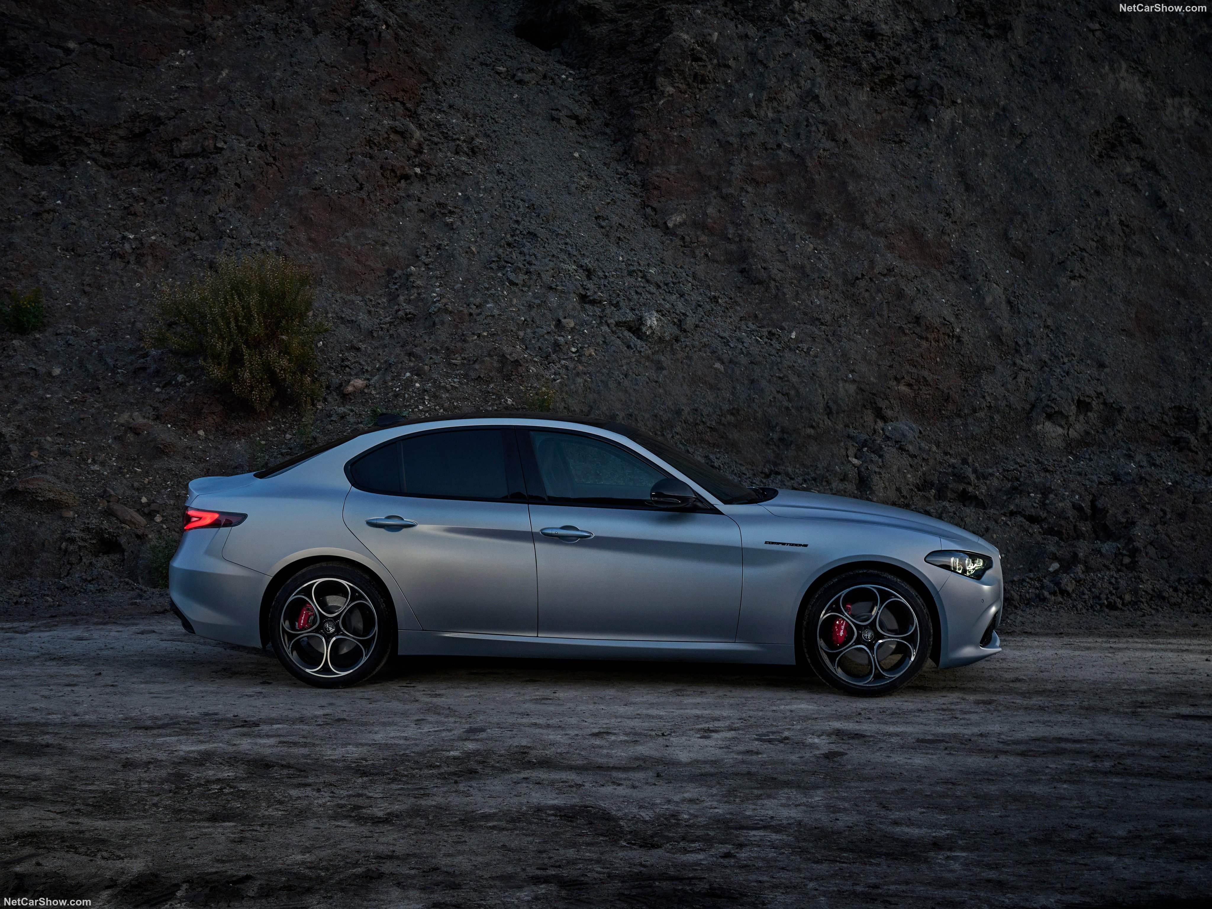 Alfa Romeo Giulia (2023) - Side Profile