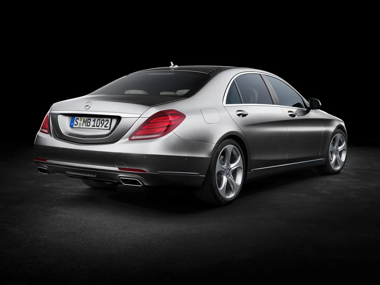Mercedes-Benz S-Class (2014) - Rear Three-Quarter