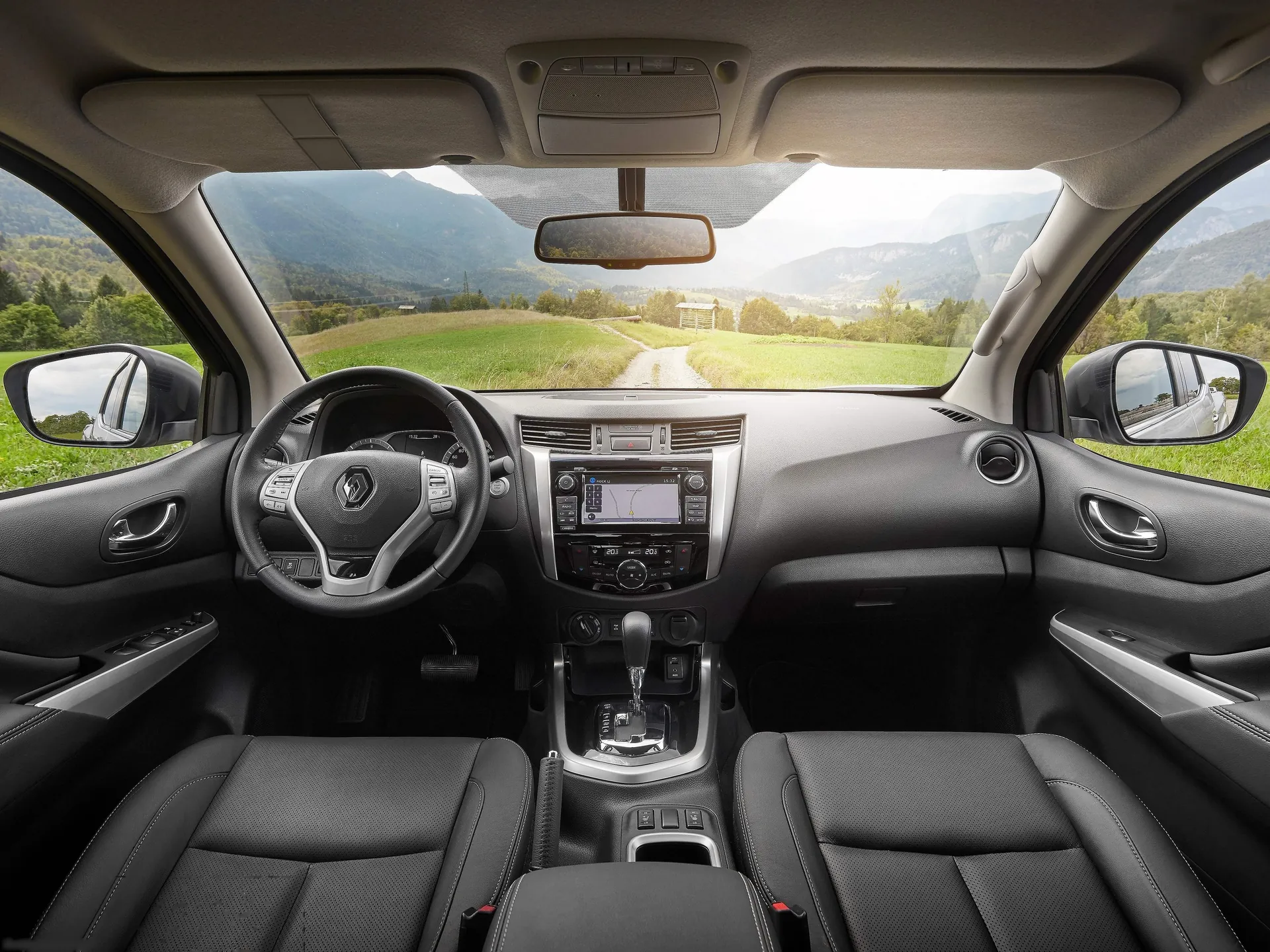 Renault Alaskan (2017) – interiér