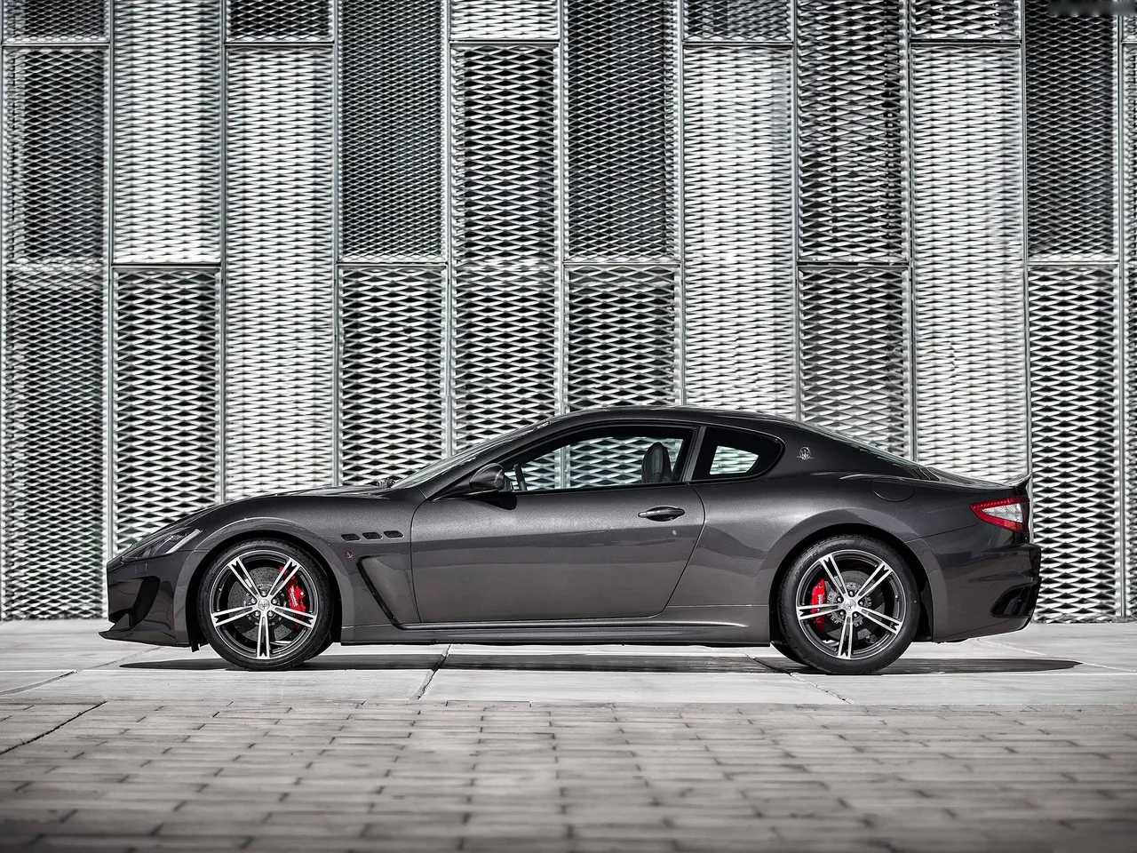 Maserati GranTurismo MC Stradale (2014) – boční profil